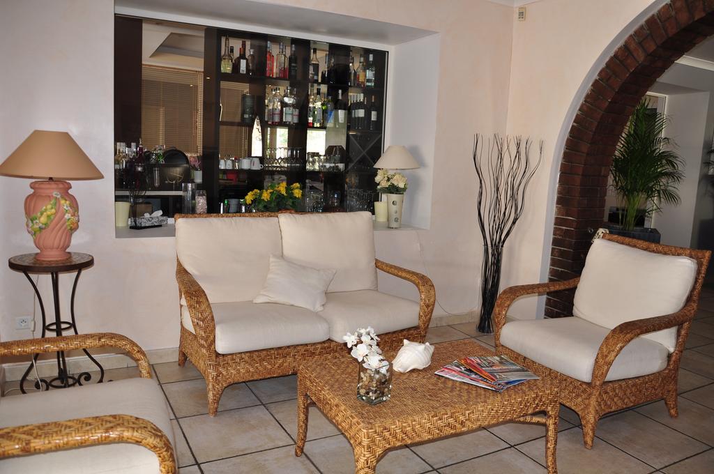 Hotel De La 3*