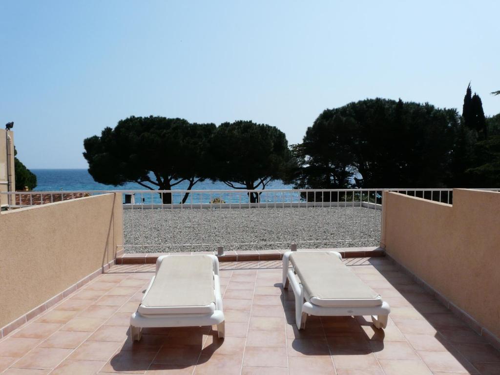 Hotel De La 3*